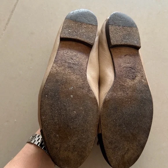 CHANEL Lambskin Beige and Black Flats - Picture 4 of 16